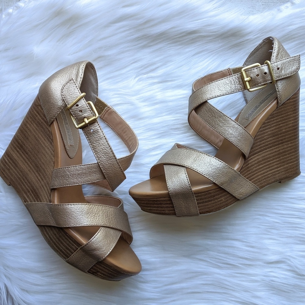 Banana republic gold strappy wedge sandals